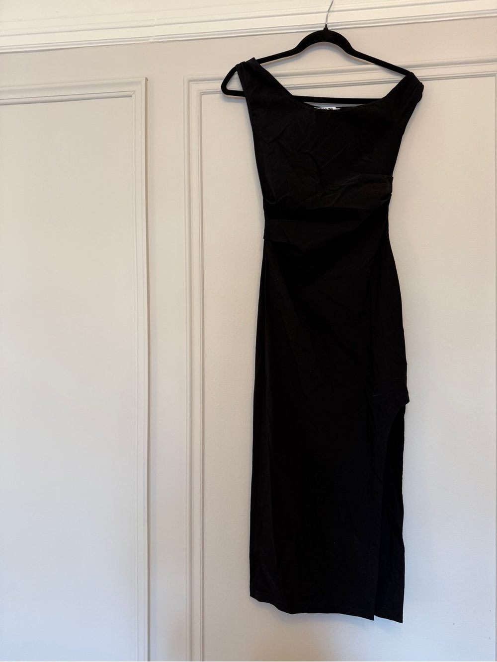 Elegant Black One-Shoulder Women’s Dress